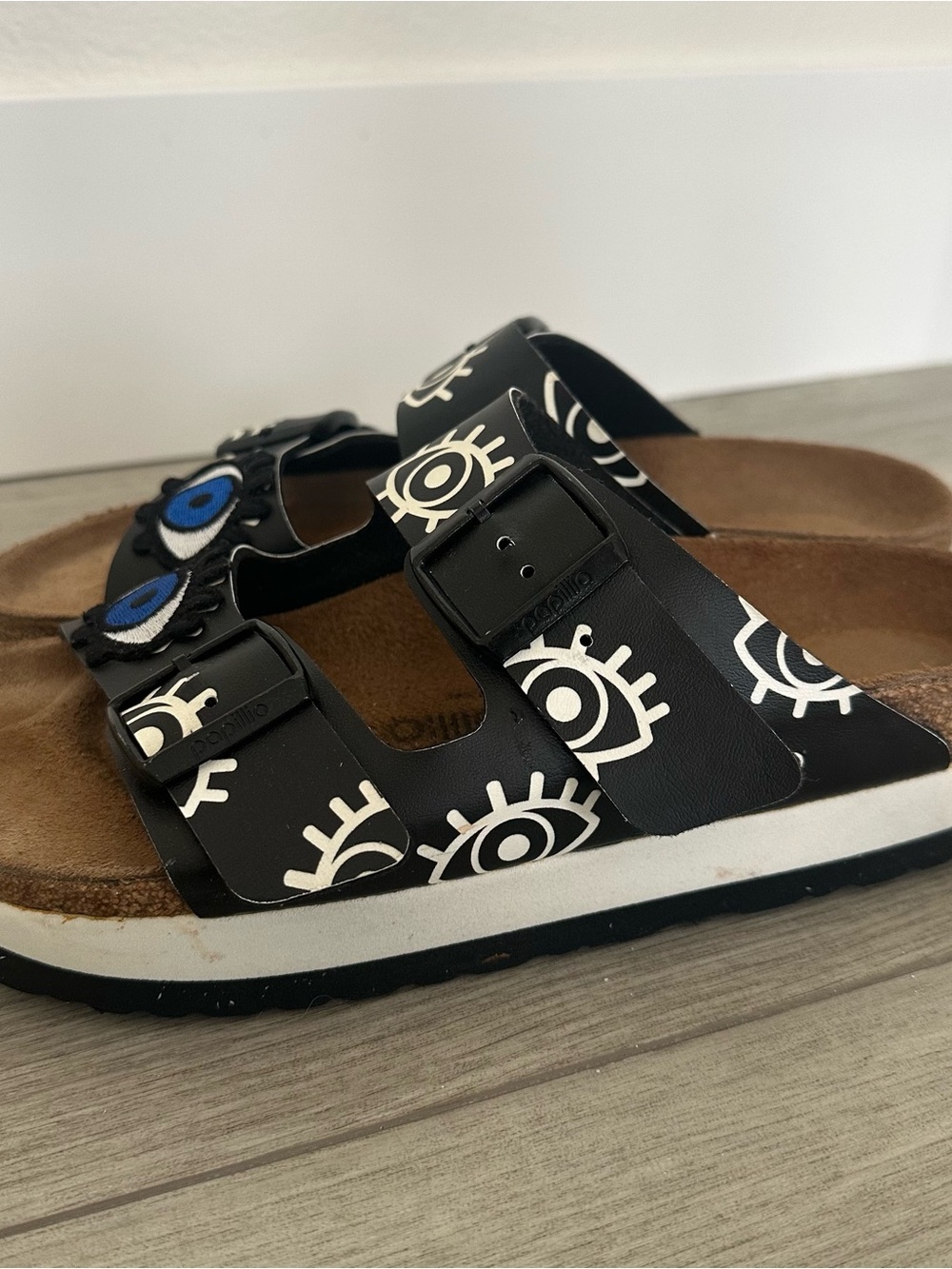 Papillio by Birkenstock Arizona Eye Graphic Slide Sandal Black/White - Picture 10 of 16
